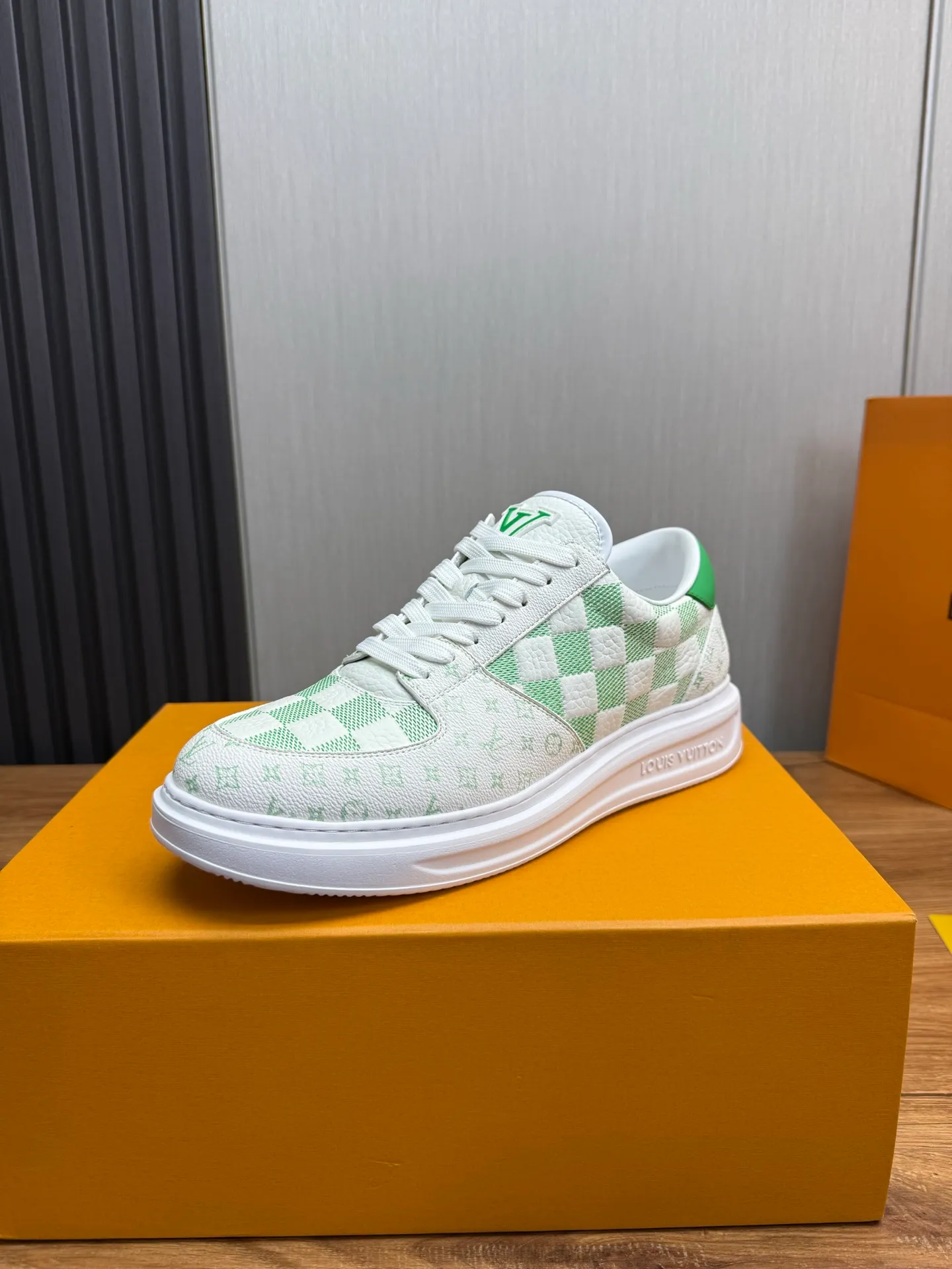 Men's shoes 💰840💰 LOUIS VUITTON [Luden Yiwei] The new trendy Lv is on the market 🎁, casual and fashionable men's shoes 👟 1:1 shipment ⬆️The upper is made of imported cowhide + cowhide mesh lining, the original wear-resistant rubber outsole, the version is simple and elegant, exclusive for trendy men. 38-45 (38.45 is non-refundable if made to order)